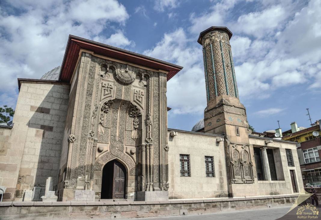 123 yıl önce yıkılan Konya’nın ünlü minaresi yeniden yapılacak 3